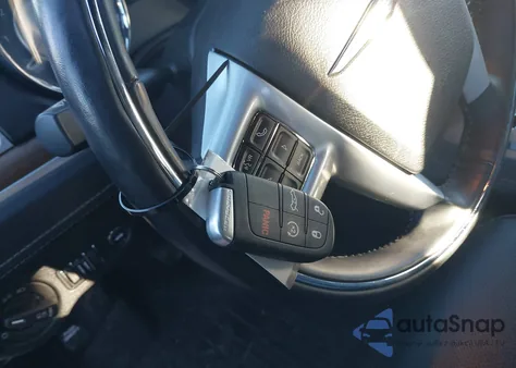 2013 Chrysler 300C John Varvatos Luxury Edition from USA, damaged, VIN 2C3CCADT6DH644249